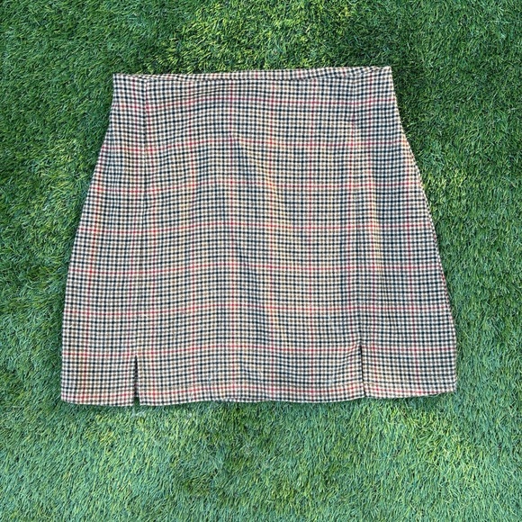 Brandy Melville Dresses & Skirts - Houndstooth Mini Skirt in Black & Cream